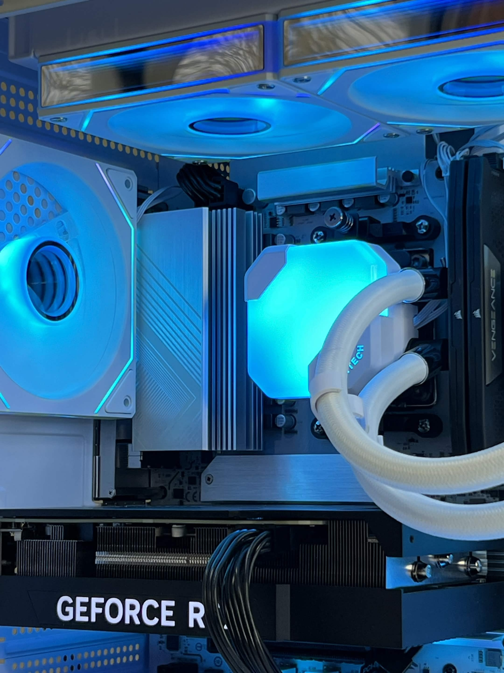 ATLAS GAMER (Ryzen 5 7600X + RTX 4070 12GB + 32GB DDR5)