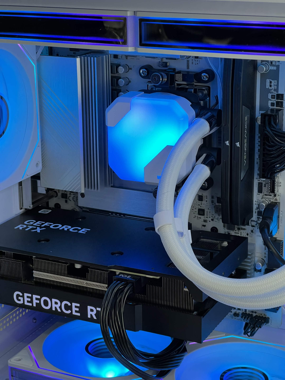 ATLAS GAMER (Ryzen 5 7600X + RTX 4070 12GB + 32GB DDR5)