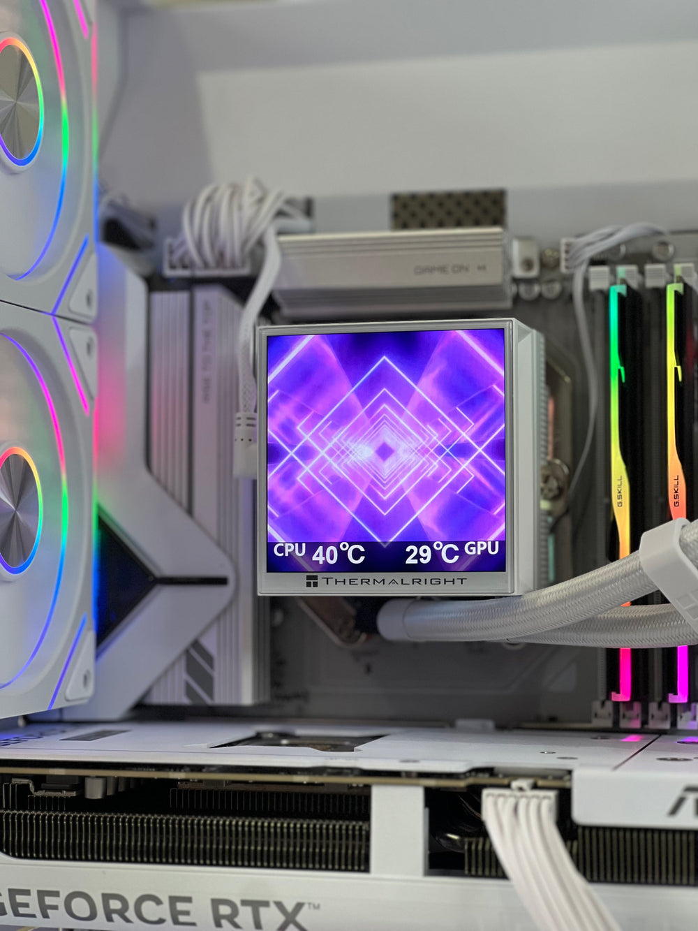 Trident ICE PRO (Ryzen 7 7800X3D + RTX 5070 12GB + 32GB DDR5)