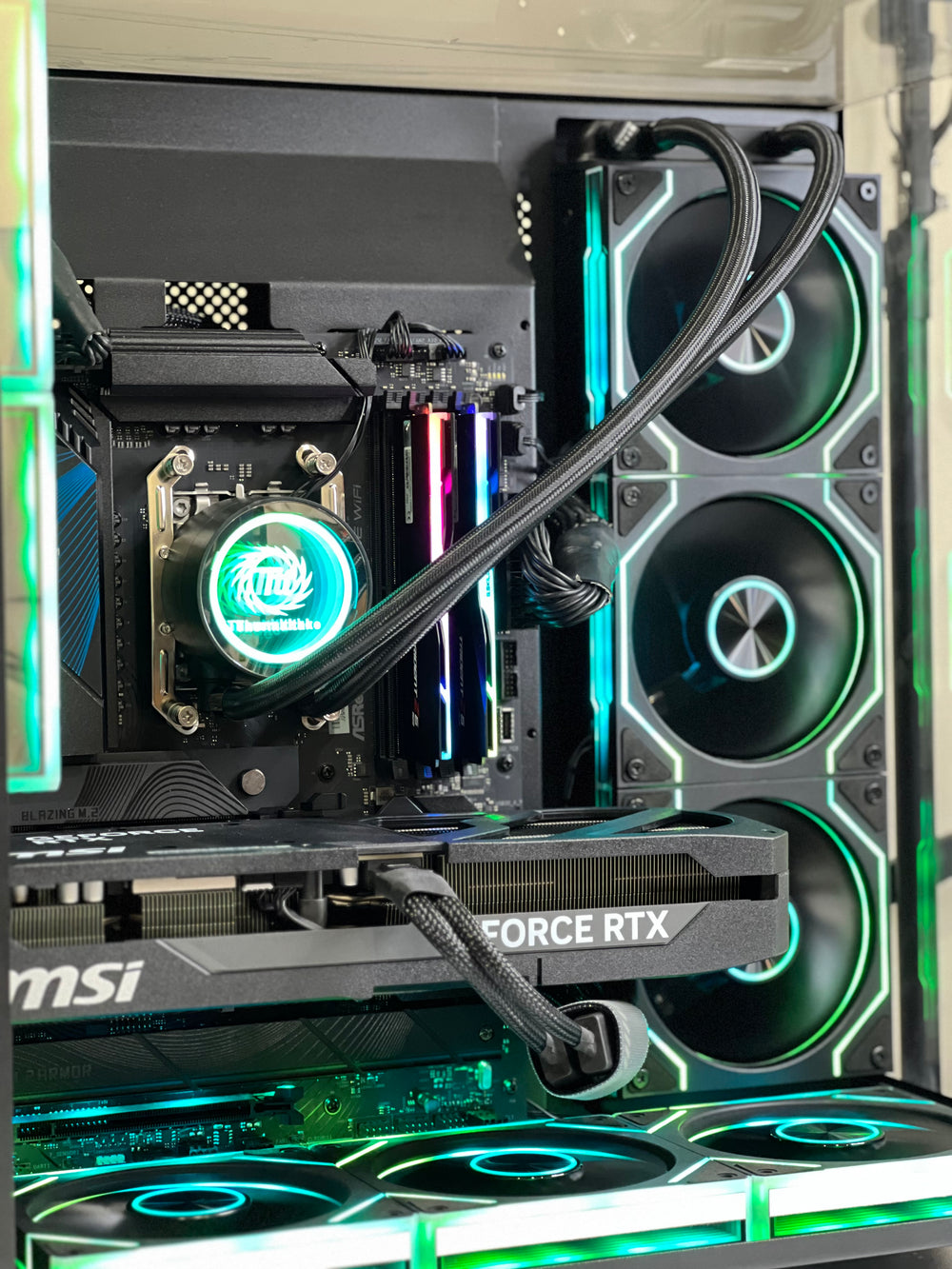 GAMEMAX PRO (Ryzen 7 7800X3D + RTX 5070 Ti 16GB + 32GB DDR5)