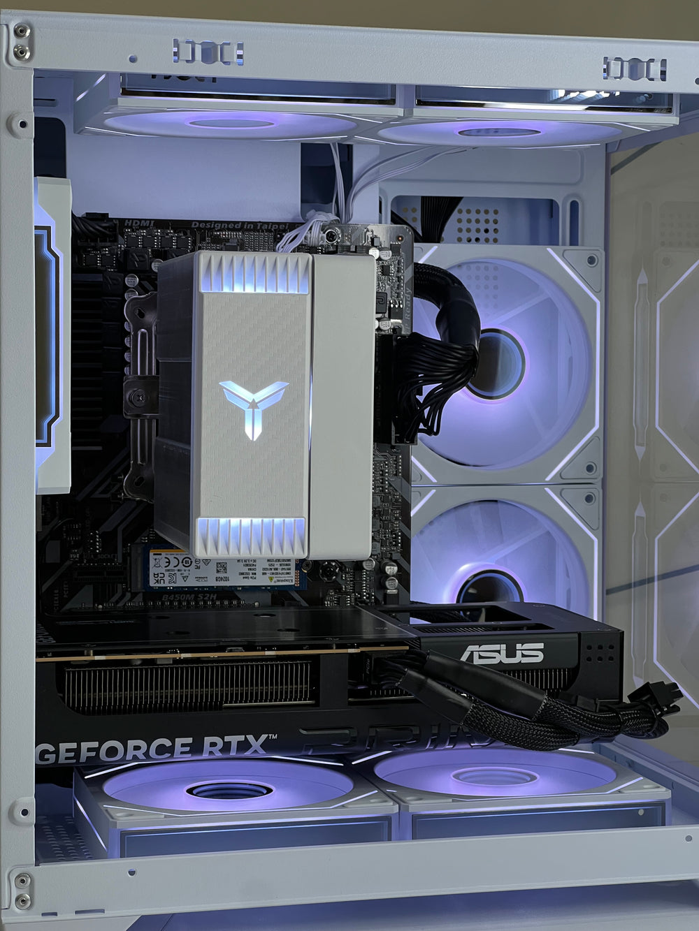 INFINITY CUBE GAMER (Ryzen 5 5600 + RTX 5060 8GB + 32GB DDR4)
