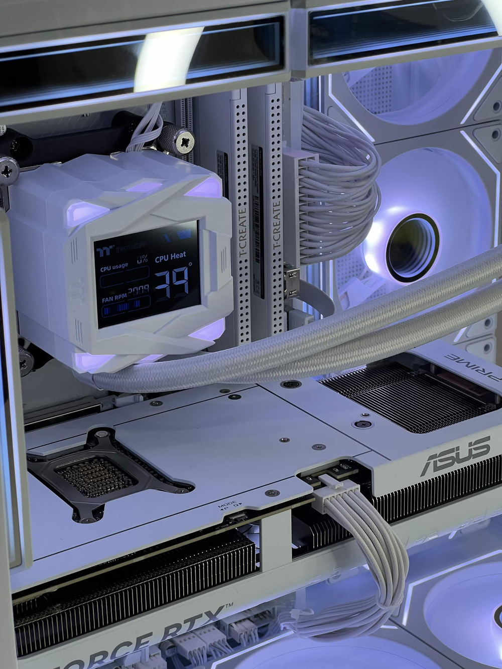 PRIME ICE PRO (Ryzen 7 7800X3D + RTX 5070 12GB + 32GB DDR5)