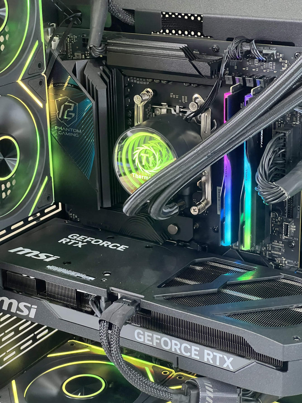 GAMEMAX PRO (Ryzen 7 7800X3D + RTX 5070 Ti 16GB + 32GB DDR5)
