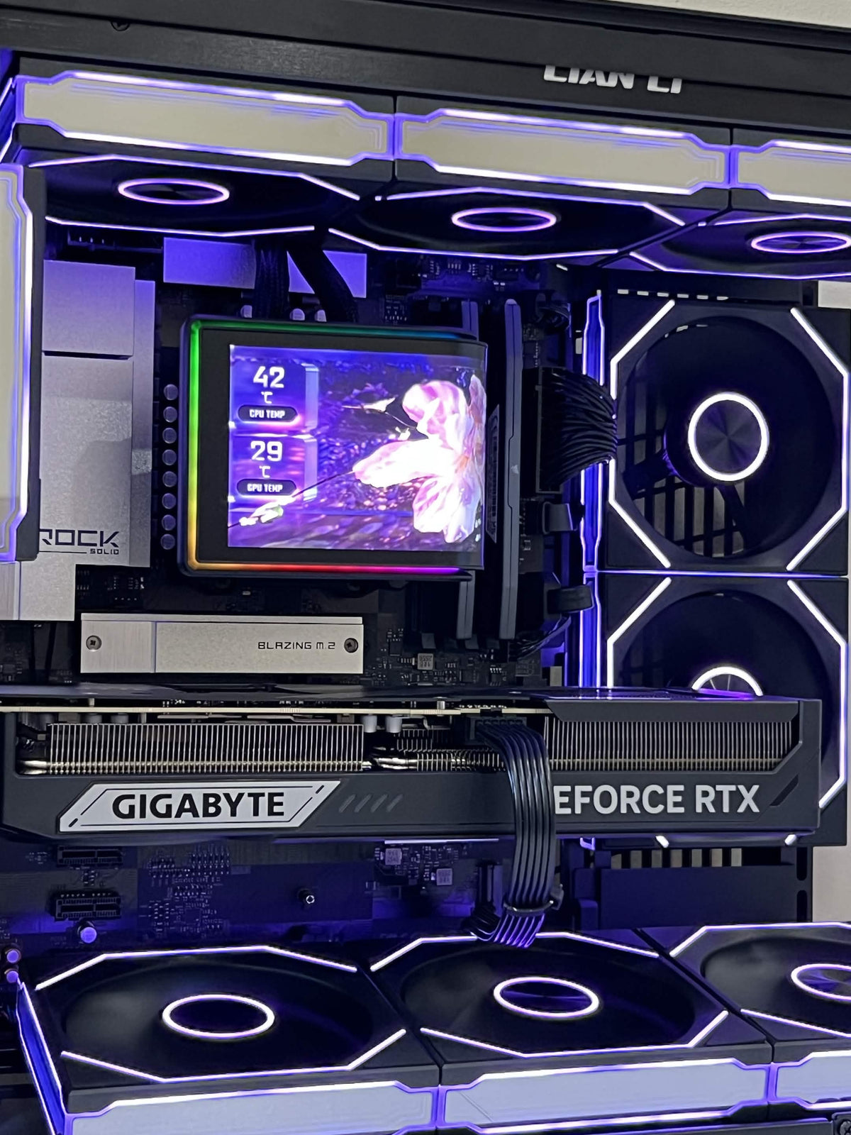 Hydroshift Gaming PC (Ryzen 7 9800X3D + RTX 5080 + 32GB DDR5)