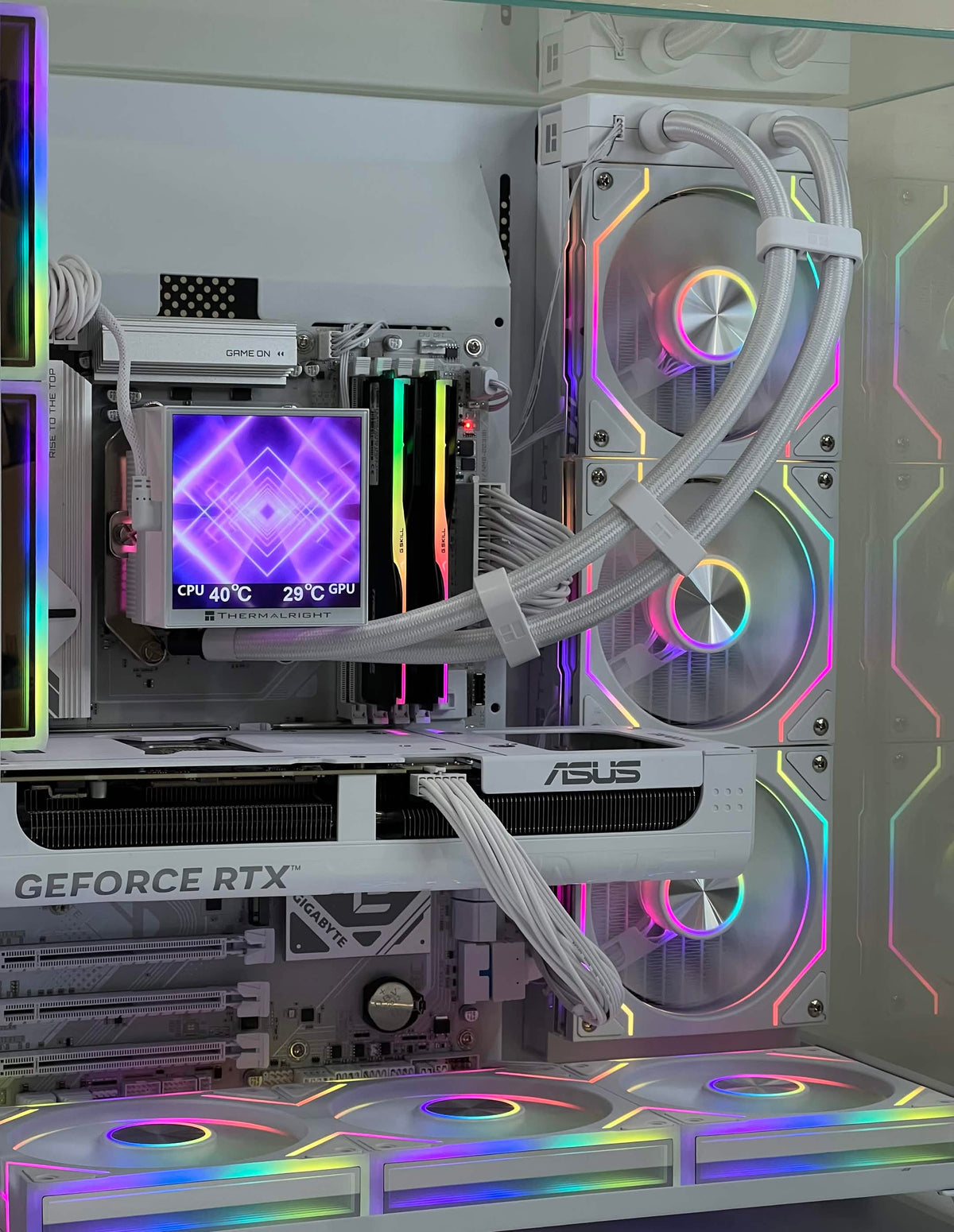 Trident Ice Gaming PC (Ryzen 7 9700X + RTX 5070 + 32GB DDR5)